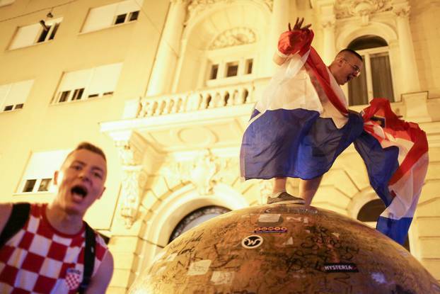 Slavlje navijaÄa nakon pobjede nad Rusijom u centru Zagreba