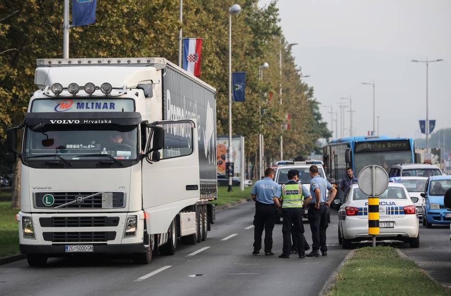 Zagreb: Dvije prometne nezgode na Aveniji VeÄeslava Holjevca izazvale prometni zastoj