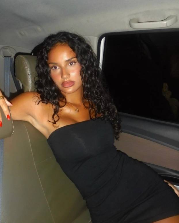 Šuškalo se da joj dečko spava sa zvijezdom platforme za odrasle. Objavom ušutkala sve tračeve