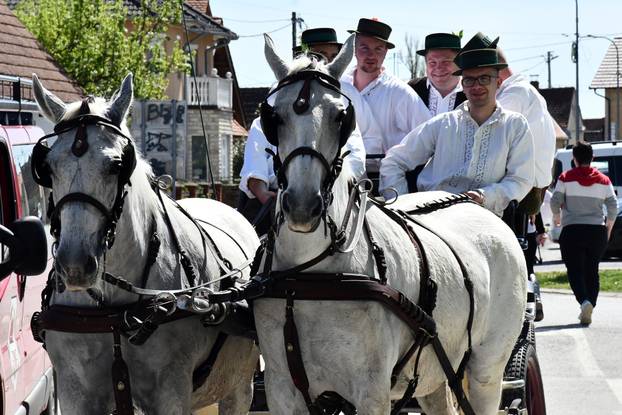 U Velikoj Kopanici održana manifestacija Uskrsno jahanje 