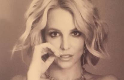 Raspametila fanove: Britney na golo tijelo stavila samo ogrlicu