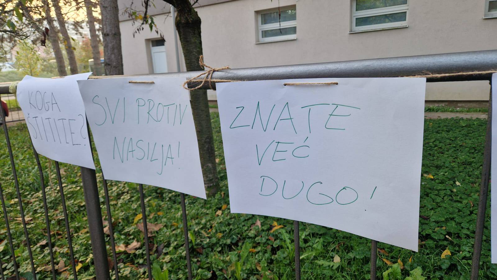 Roditelji se okupili pred školom u koju ide problematični dječak: 'Tko je zakazao?' 'Zašto šutite?'