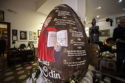 new record made by the ancient chocolate factory, Gay Odin: The largest chocolate egg in the world