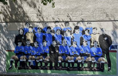Dinamovi navijači izradili su grafit u čast legendama iz 1982.
