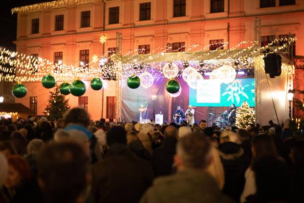 Osijek: Otvorenje Adventa uz koncert Danijele Martinović