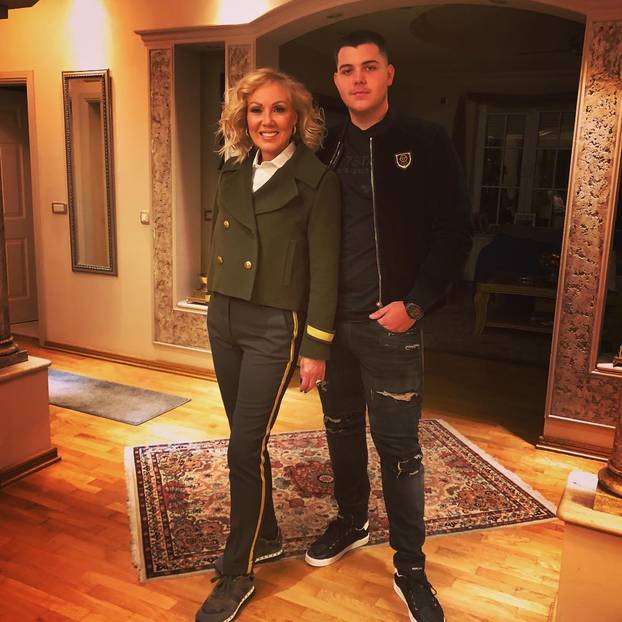 Sve pršti od luksuza: Lepa Brena prodaje vilu Aleksandri Prijović. Evo kako izgleda raskošna kuća