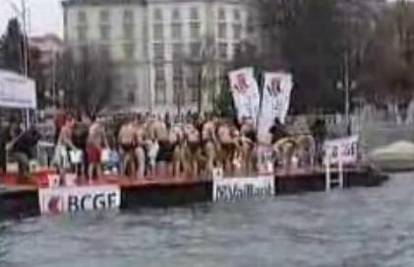 Geneva: Švicarci se na minus tri okupali u jezeru