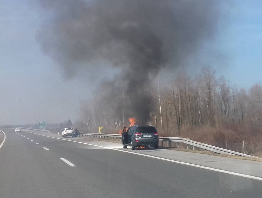 Buktinja na A3 kod Novske: Citroen je u potpunosti izgorio