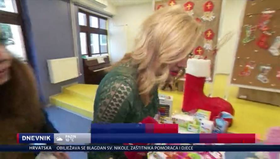 Državna tajnica koja bježi pred kamerama i odana svakom šefu