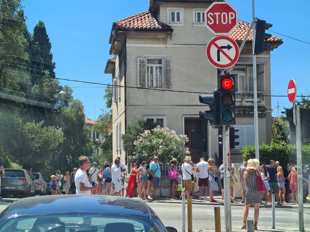 Poljaci okupirali splitske ulice: Stopirali iz Zadra zbog izbora