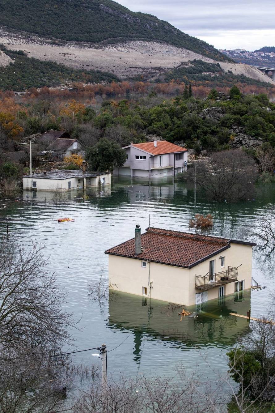 Nastavlja se borba s poplavama u Kokorićima
