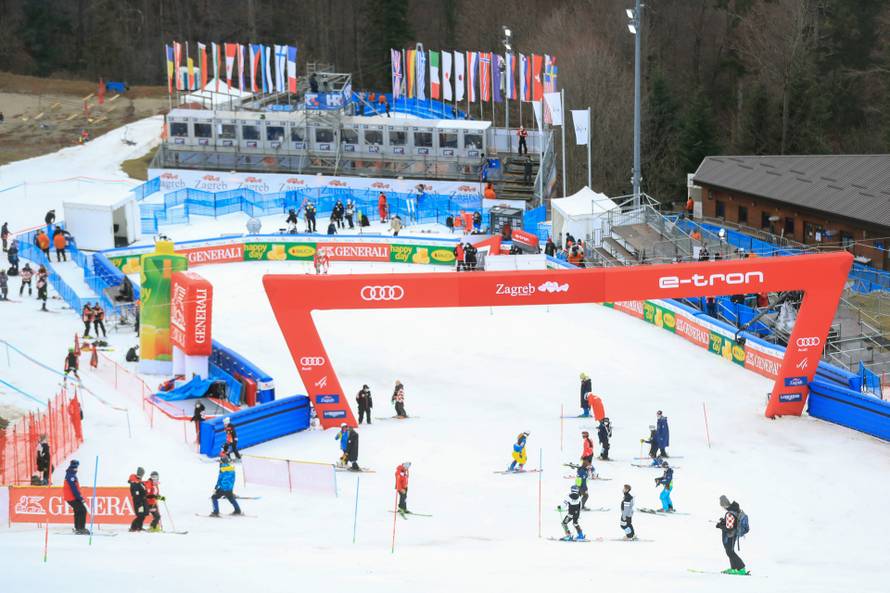 Zagreb: Pripreme na stazi uoči prve vožnje ženskog slaloma