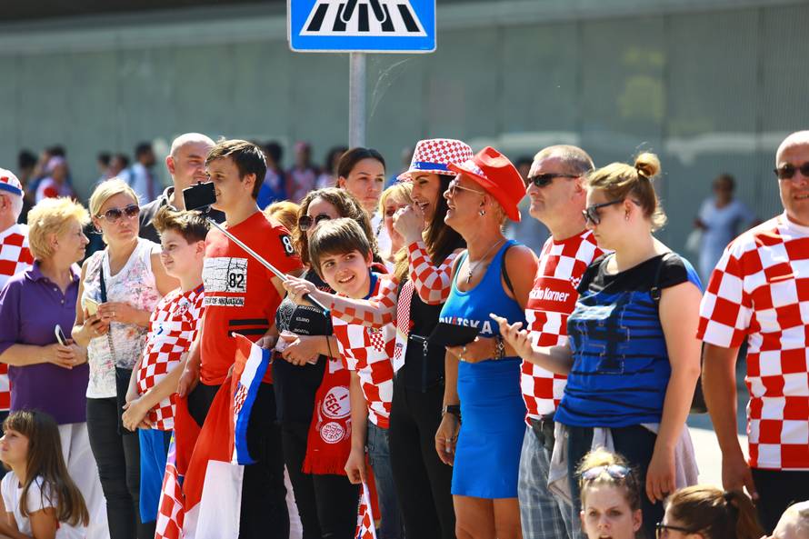 GraÄani Velike Gorice prvi pozdravili Vatrene nakon osvojenog svjetskog srebra