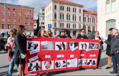 Split: Članice SDP-a prošetale rivom u znak borbe za žene