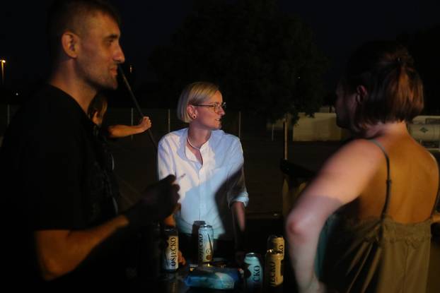 Osijek: Rock bend Echoes zabavljao Osječane na prvom pokretnom koncertu