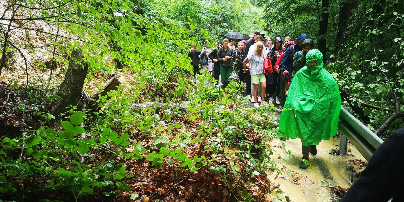 Odron na Sljemenu: 'Pada jaka kiša, potoci cure na sve strane'