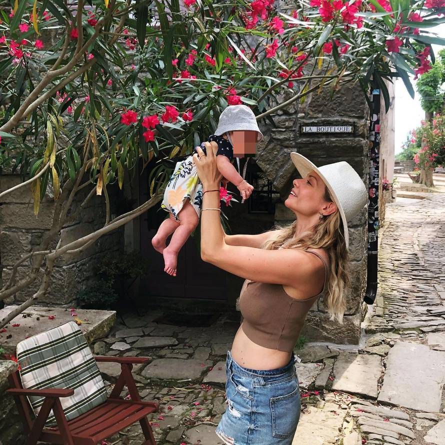 Anja Alavanja raznježila fotkom sa sinom: 'Ne želi u kolica bez da vrišti kao da ga netko kolje'