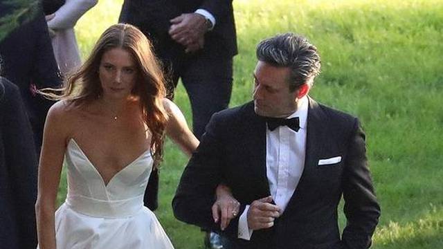 *PREMIUM-EXCLUSIVE* Jon Hamm marries Anna Osceola where the couple filmed the ‘Mad Men’ series finale