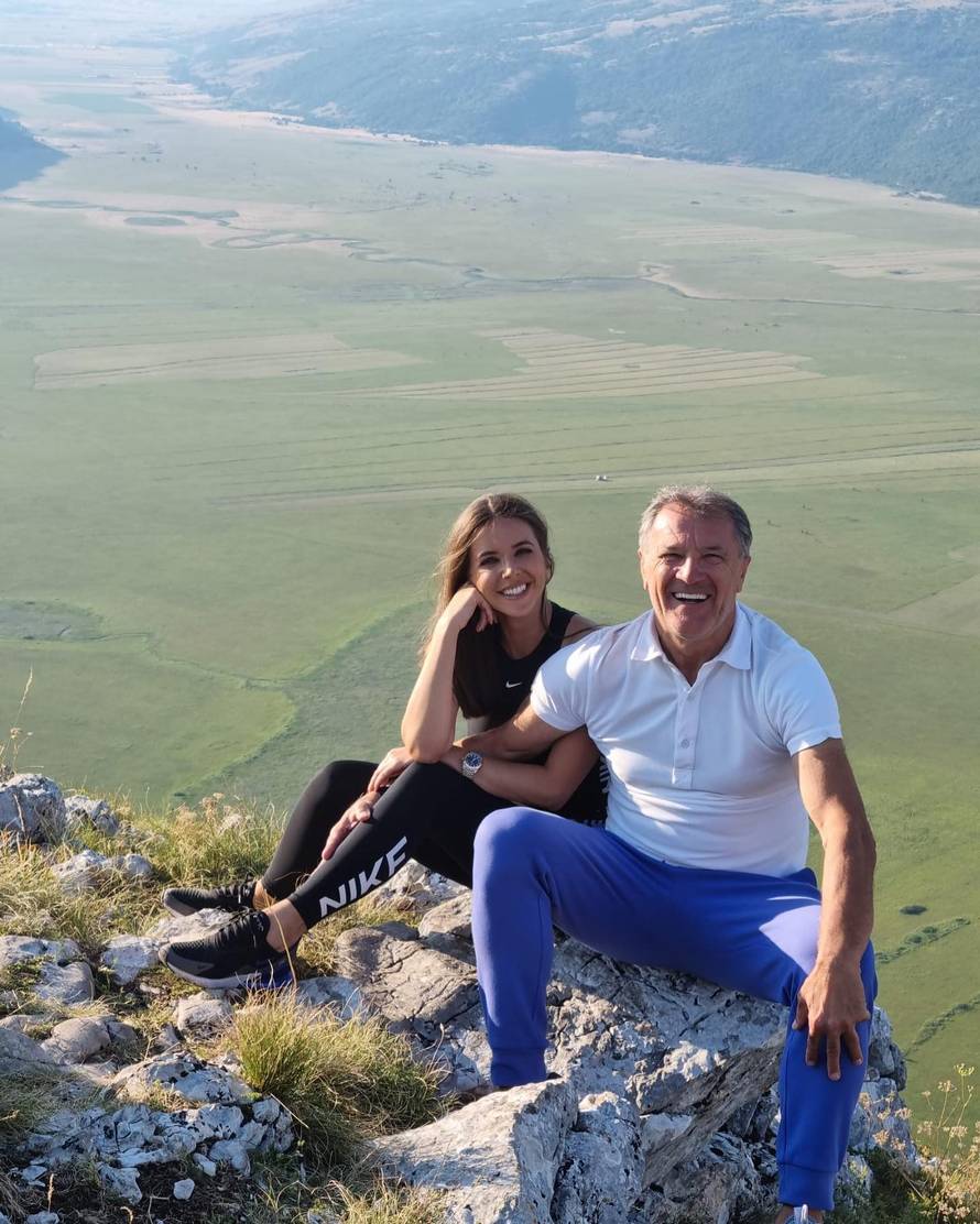 Bjegunac Mamić u šlapama od 900 eura: 27 godina mlađa partnerica posvetila mu objavu