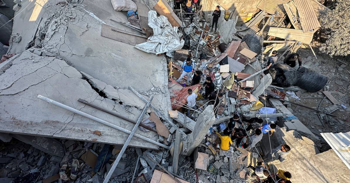 Hamas: 14 people, mainly women and children, killed in the first two hours after truce ended