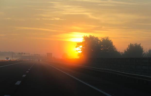 Izlazak sunca kod Slavonskog Broda