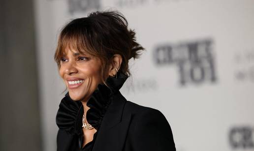 FOTO Zaru&ccaron;ni&ccaron;ki prsten vrijedan oko 200.000 dolara i duboki dekolte: Pogledajte Halle Berry