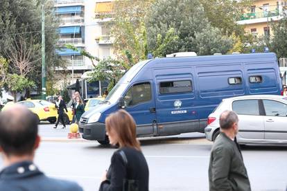 FOTO Prvu skupinu Bad Blue Boysa izveli pred sud u Ateni