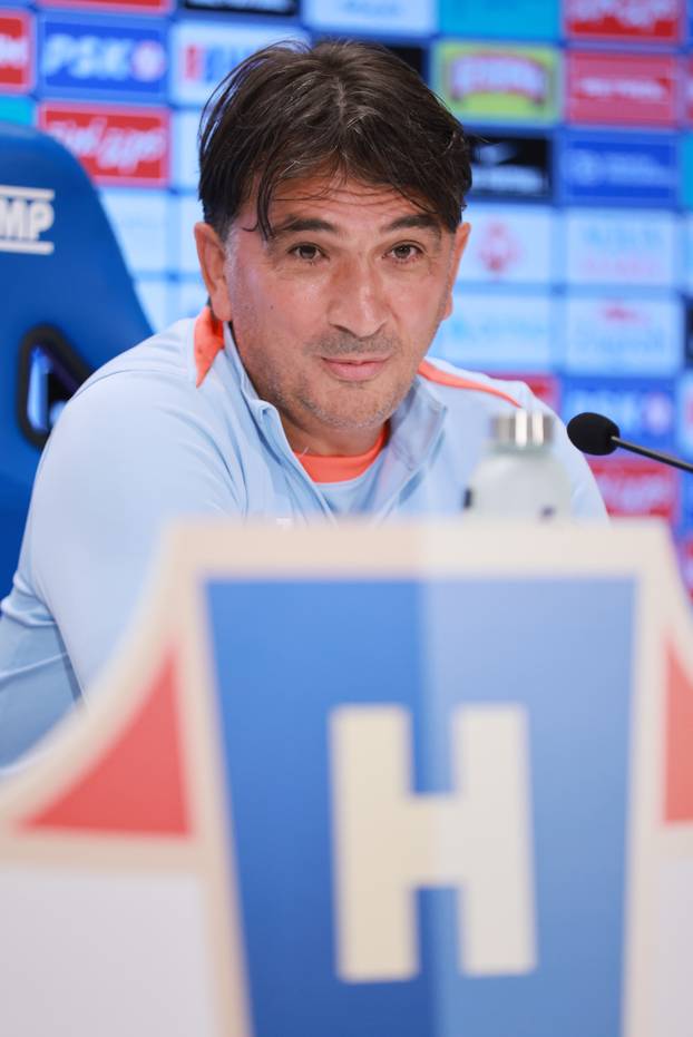 Osijek: Konferencija za medije hrvatske nogometne reprezentaacije 