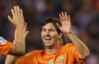 Barcelona dobila 5-4 s igračem manje: Messi briljirao s tri gola