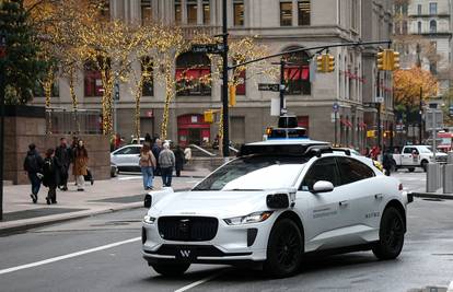 Naručila robotaksi da je odvede u bolnicu na porođaj, beba nije mogla čekati! 'Rodila je u autu'