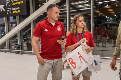 Ludilo u Splitu: Pogledajte kako su dočekali svoju brončanu Lenu