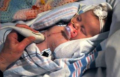 Nerođenoj bebi operirali su srce dok je rasla u trbuhu
