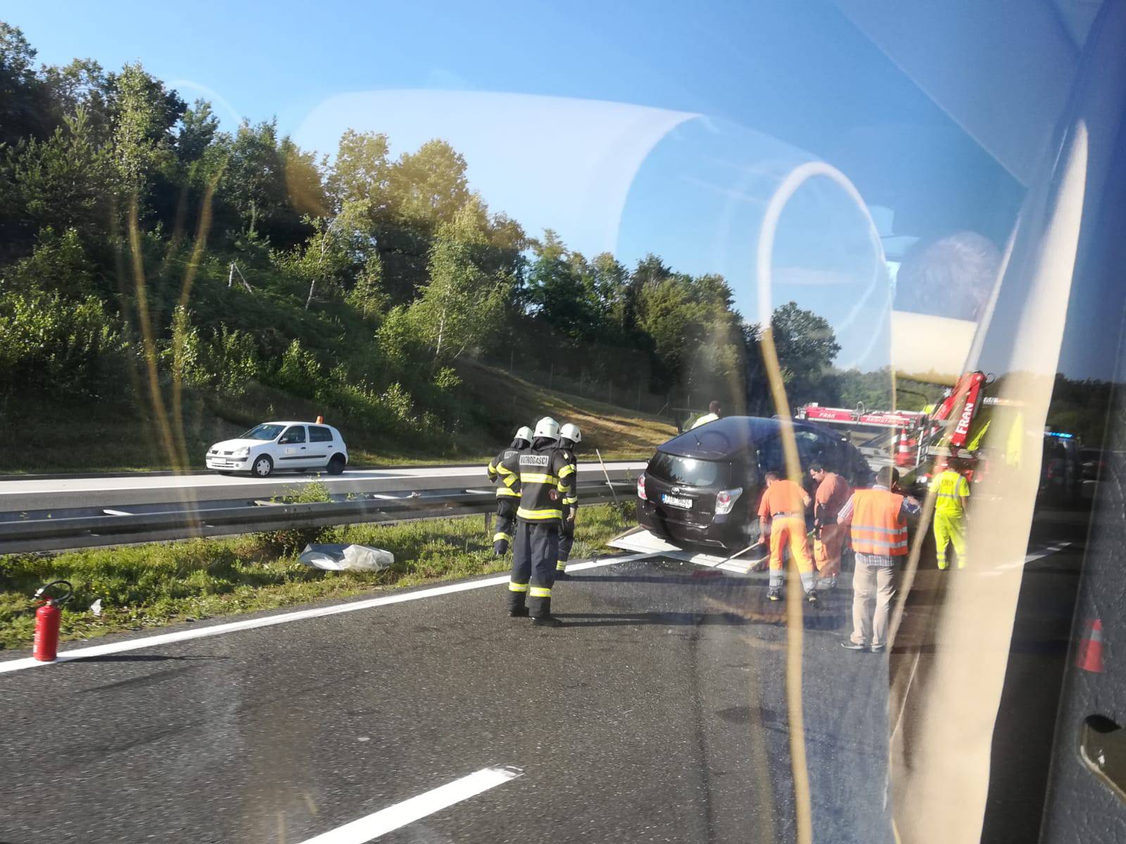 Sudar na A1: Dvoje završilo u bolnici, kolona od čak 14 km