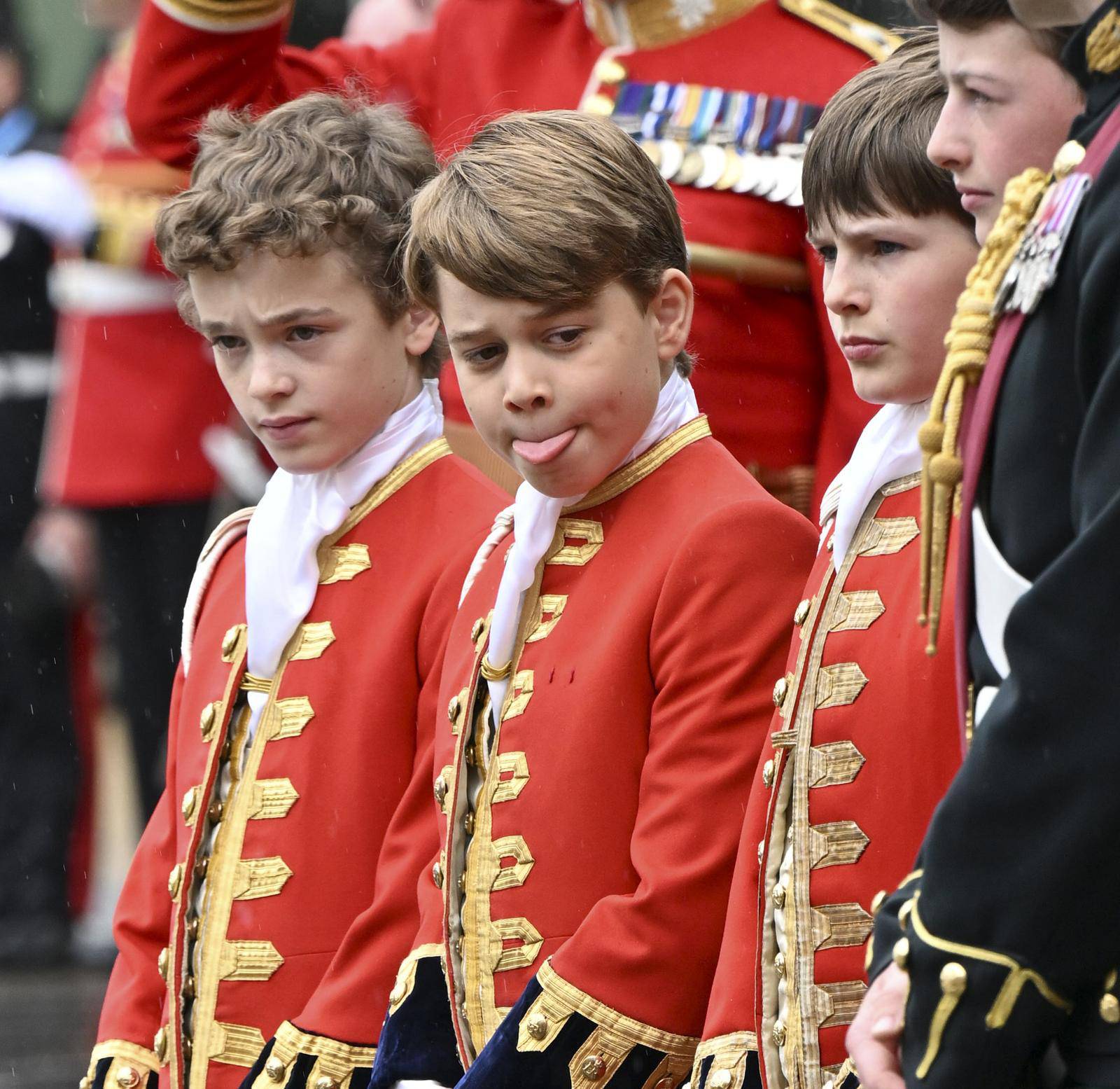 London: Princ George predvodio je paževe na krunidbi svog djeda
