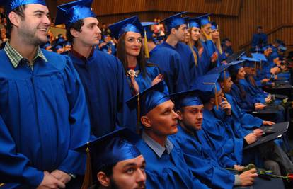 Hrvatski studenti: Bez pomoći obitelji ne možemo studirati