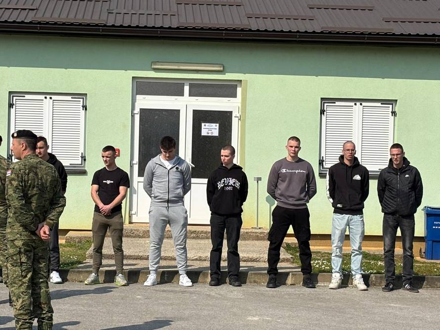 Prvi dan vojnog roka u Slunju