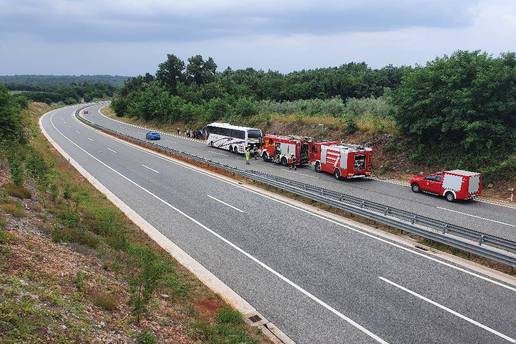 Zapalio se autobus na Ipsilonu: 'Vozač je sam primirio vatru prije dolaska vatrogasaca'