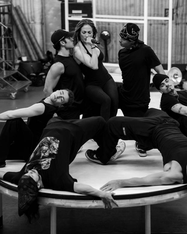 FOTO  Disciplina, snaga i ples - tajna top izgleda Jennifer Lopez