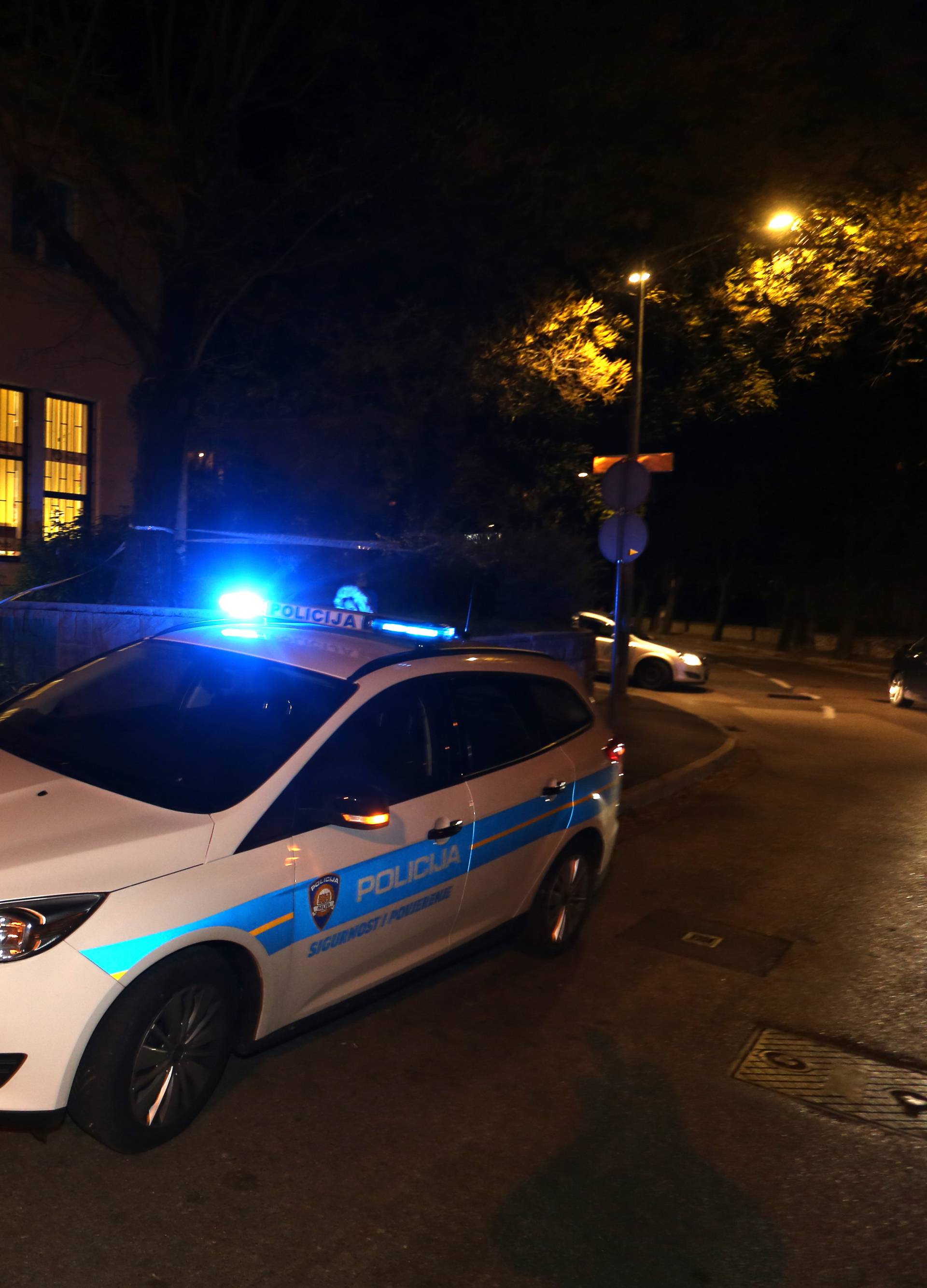 Maskirani napadač opljačkao je Poštu u riječkoj Radićevoj ulici