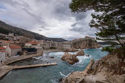 Dubrovnik su okružili sivi oblaci