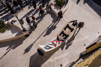 FOTO Novinari izašli na ulice u Zagrebu i Splitu zbog zakona: 'Plenki je malo nervozan...'