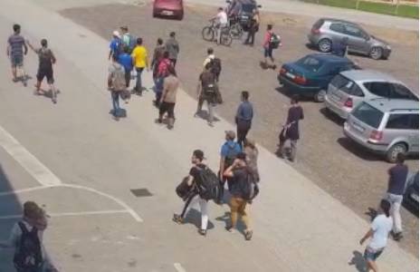 Migranti pobjegli policiji i žele u Hrvatsku: 'Pod kontrolom su'
