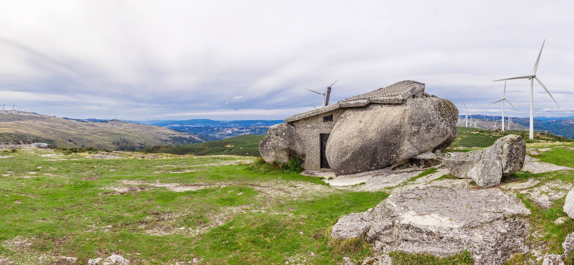 Casa do Penedo: Neobična kuća privlači pažnju brojnih turista