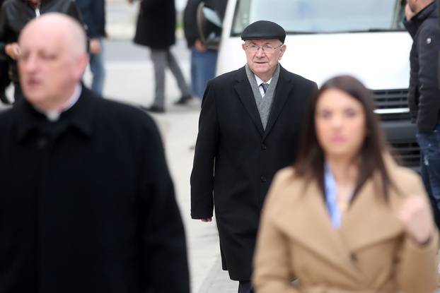 Zagreb: Brojni političari dolaze na uskrsnu misu 