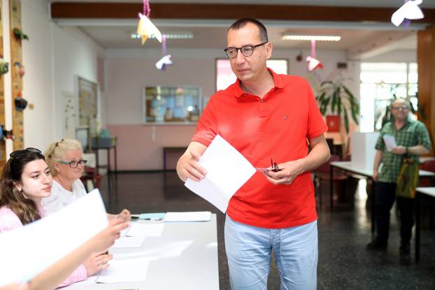 Rijeka: Kandidat za gradonačelnika Marko Filipović glasovao u drugom krugu lokalnih izbora