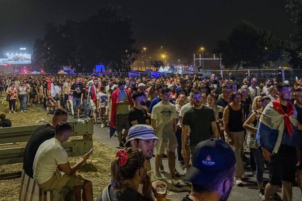 Zagreb: Veliki zastoj na Mostu slobode nakon Thompsonovog koncerta, ljudi stoje ne mjestu