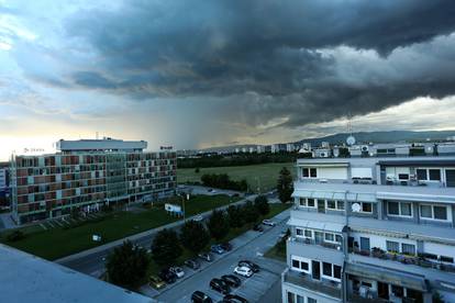 Olujni oblaci nad Zagrebom