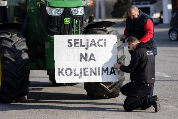 Đakovo: Seljaci se okupili na prosvjedu zbog stanja u poljoprivredi