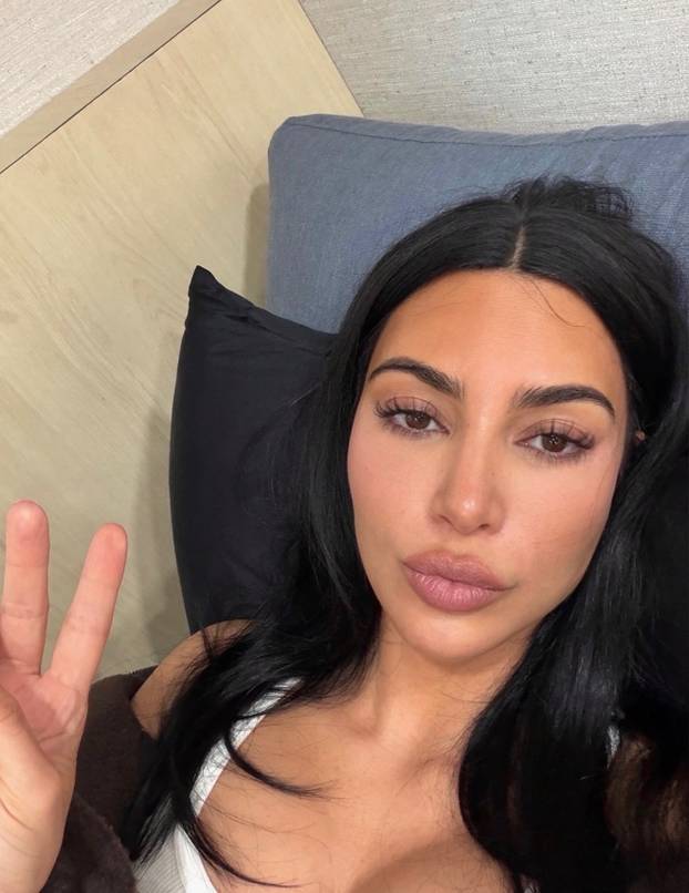 FOTO Hamiltonu nije dosadno u stanci od F1! Zanosna Kim radi mu društvo kroz ljetne vrućine