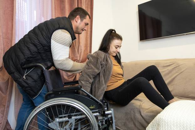 Pula: Mileva Simetić sa sinom Luanom i suprugom